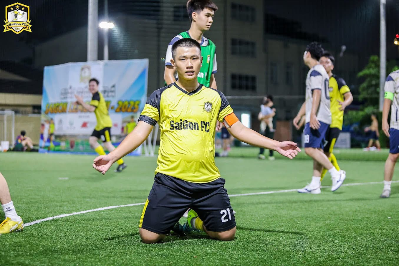 Cầu thủ Saigon FC trên sân